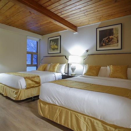 Grizz Hotel Revelstoke Exterior photo