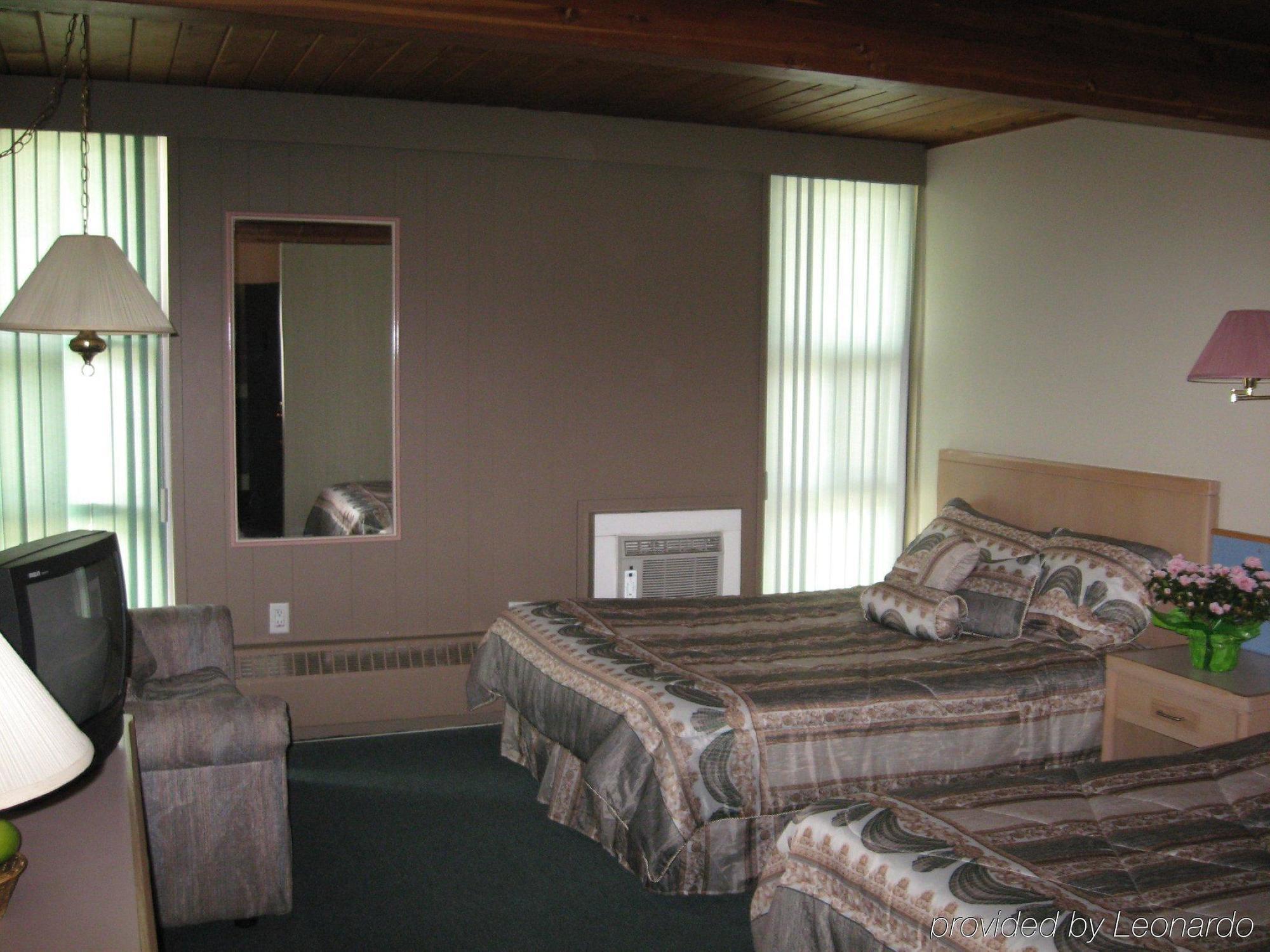 Grizz Hotel Revelstoke Exterior photo
