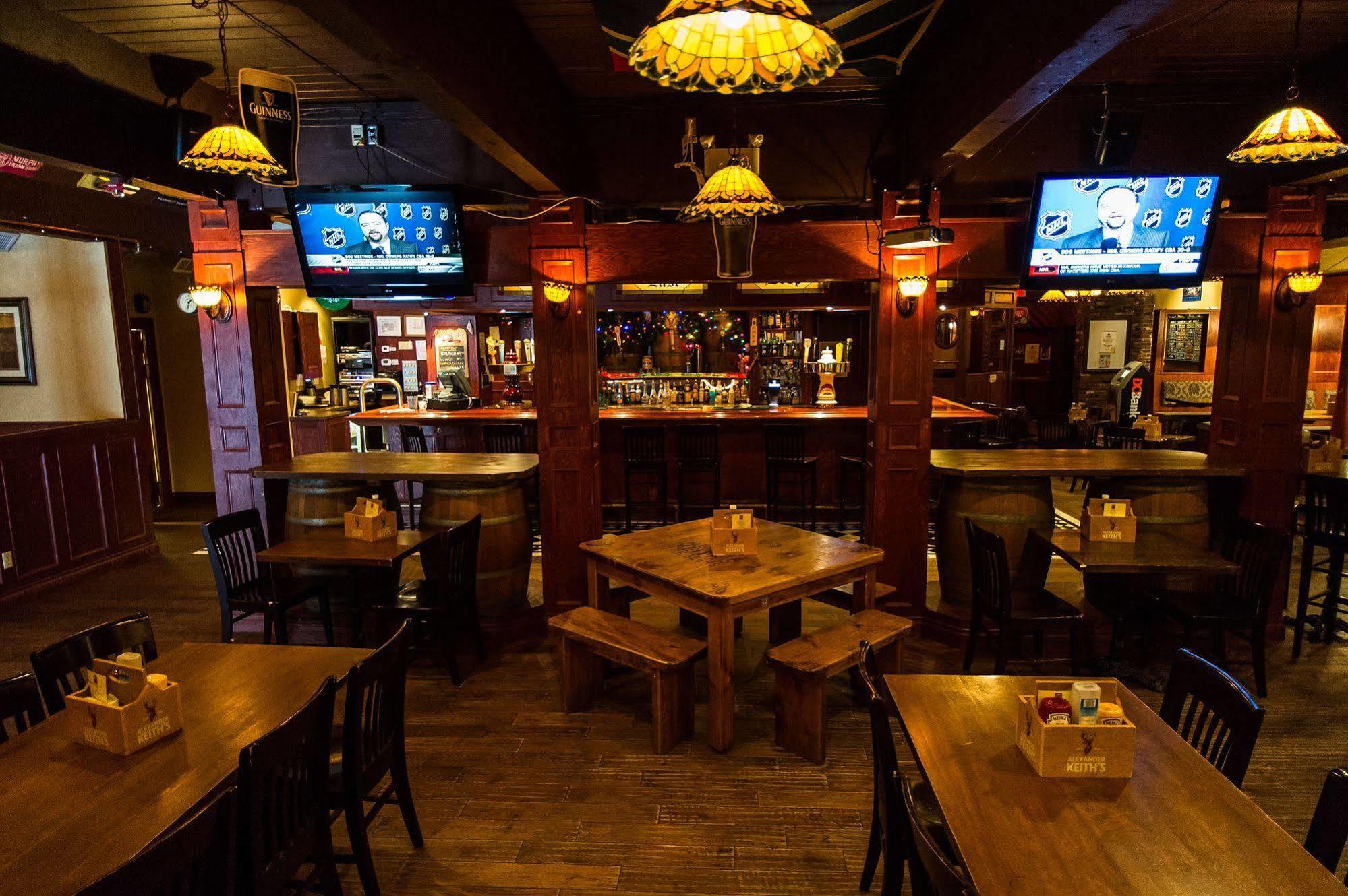 Grizz Hotel Revelstoke Exterior photo