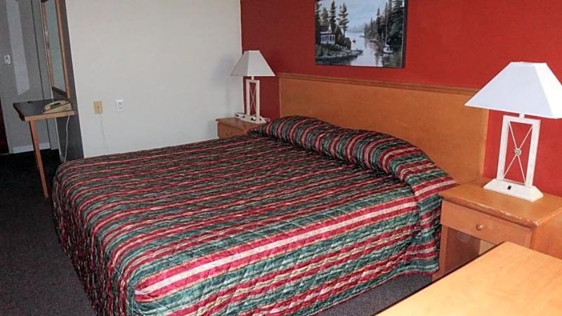 Grizz Hotel Revelstoke Exterior photo