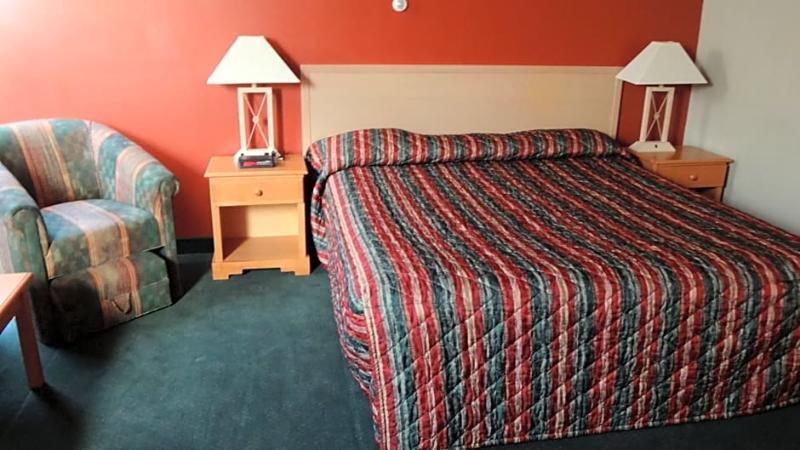 Grizz Hotel Revelstoke Exterior photo