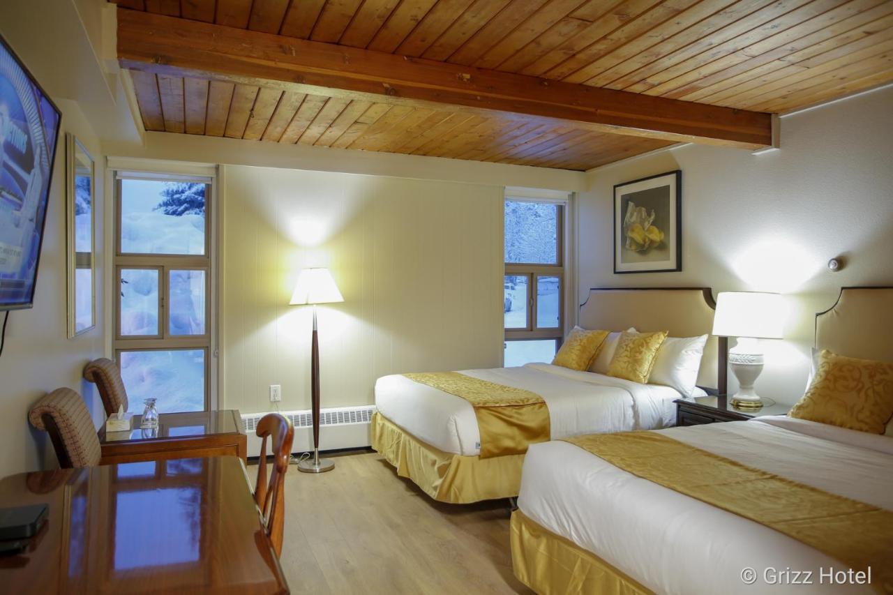 Grizz Hotel Revelstoke Exterior photo