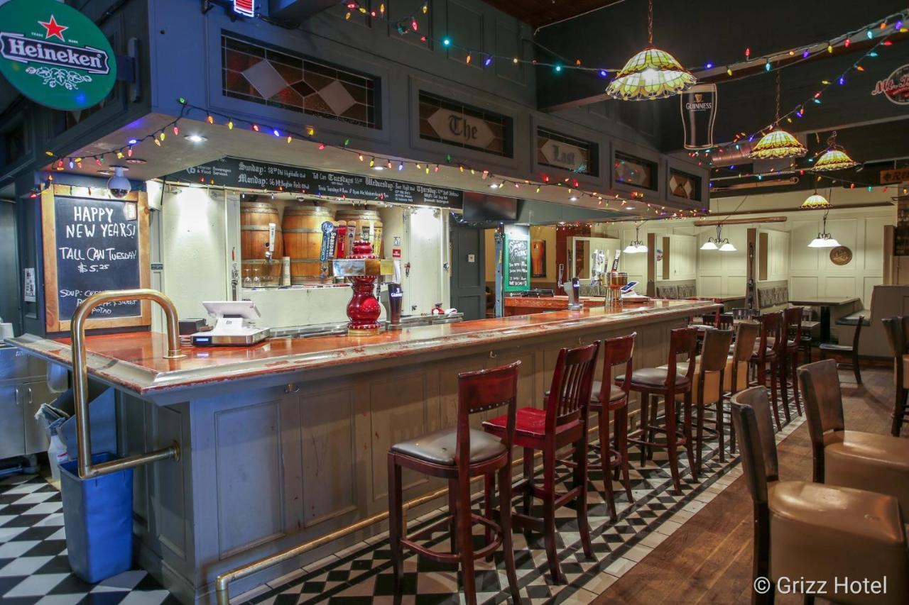 Grizz Hotel Revelstoke Exterior photo