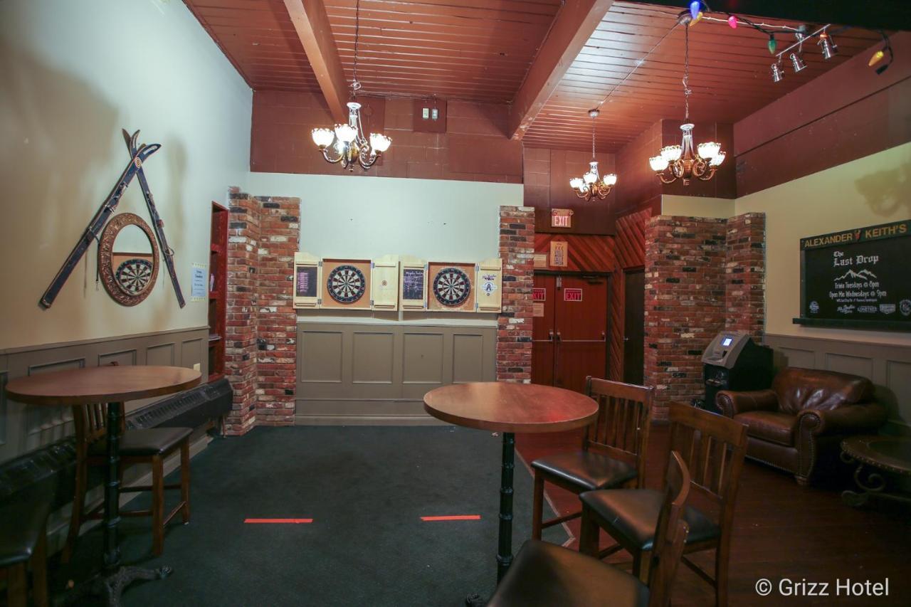 Grizz Hotel Revelstoke Exterior photo