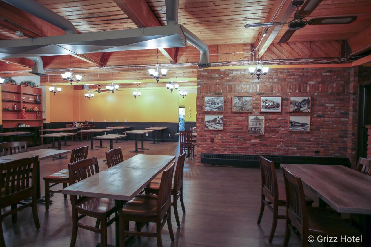 Grizz Hotel Revelstoke Exterior photo
